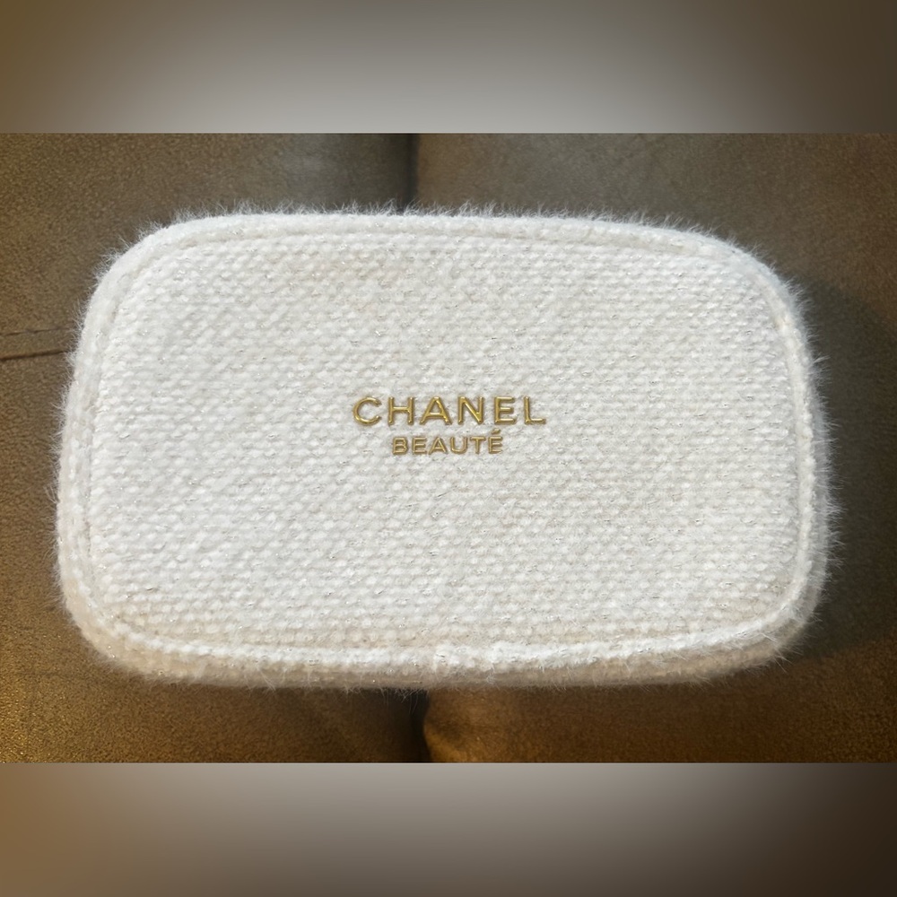 CHANEL White and Gold Textured Pouch New!